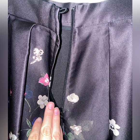 H&M Satin Circle Skirt in Black with Floral Print, Size 6 - Picture 9 of 9